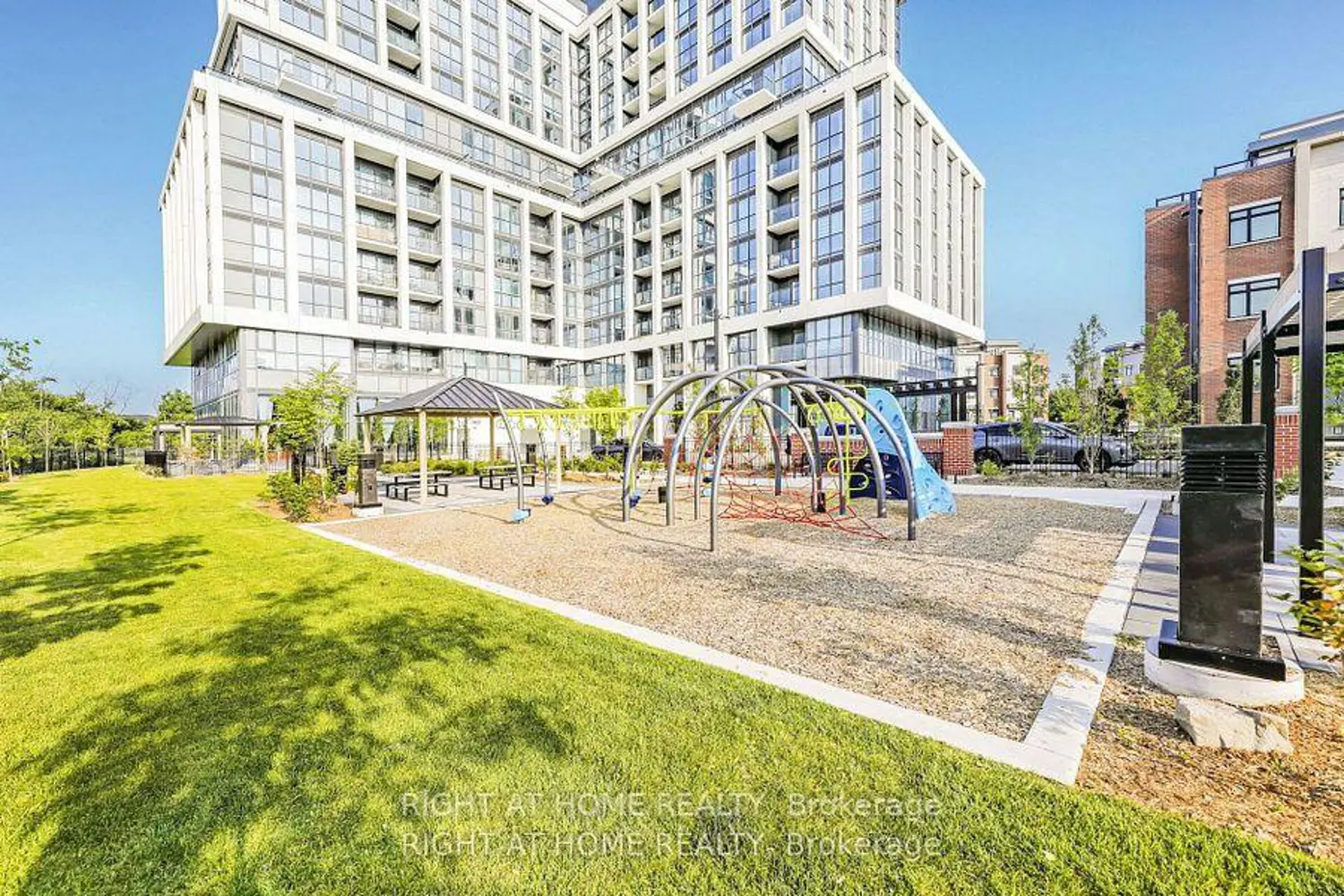 1063 Douglas Mccurdy Common 213