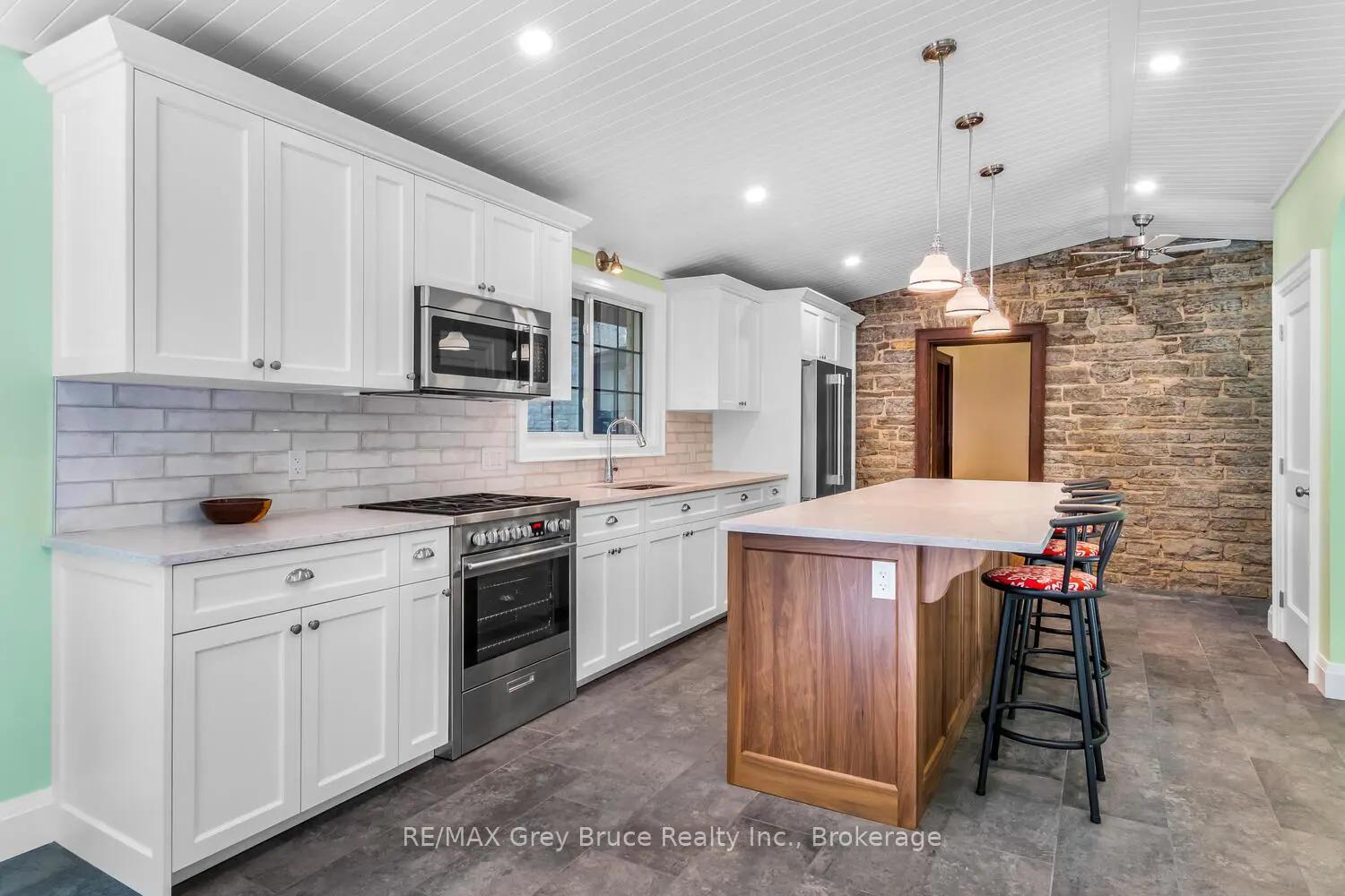 Additional image 11 of 1075 4Th Avenue