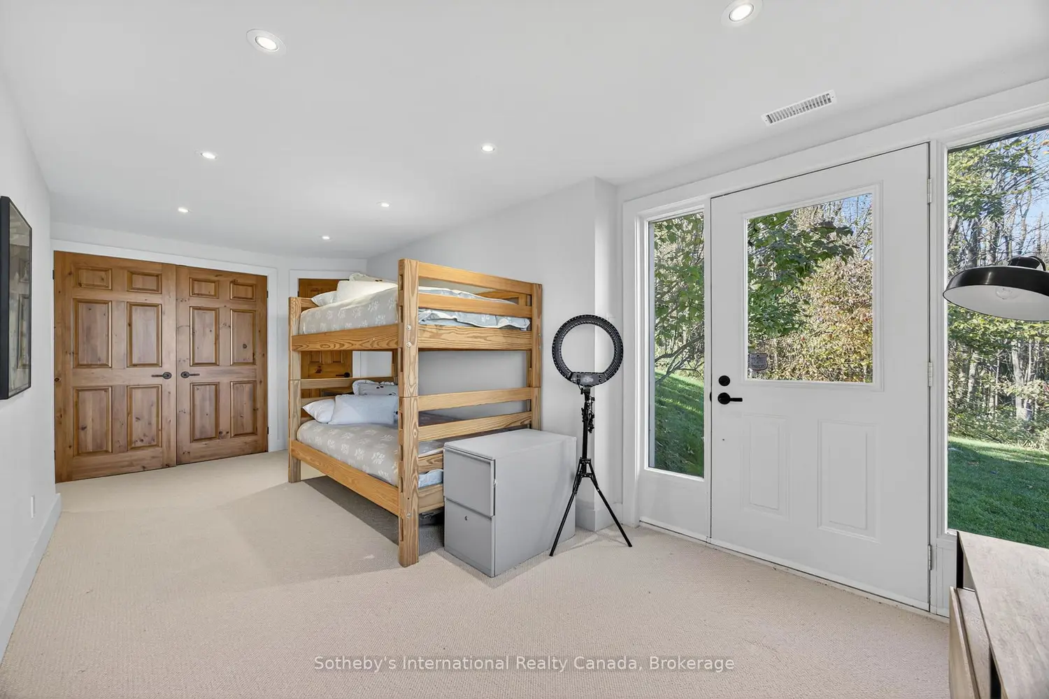 Additional image 17 of 589374 19 Grey Road