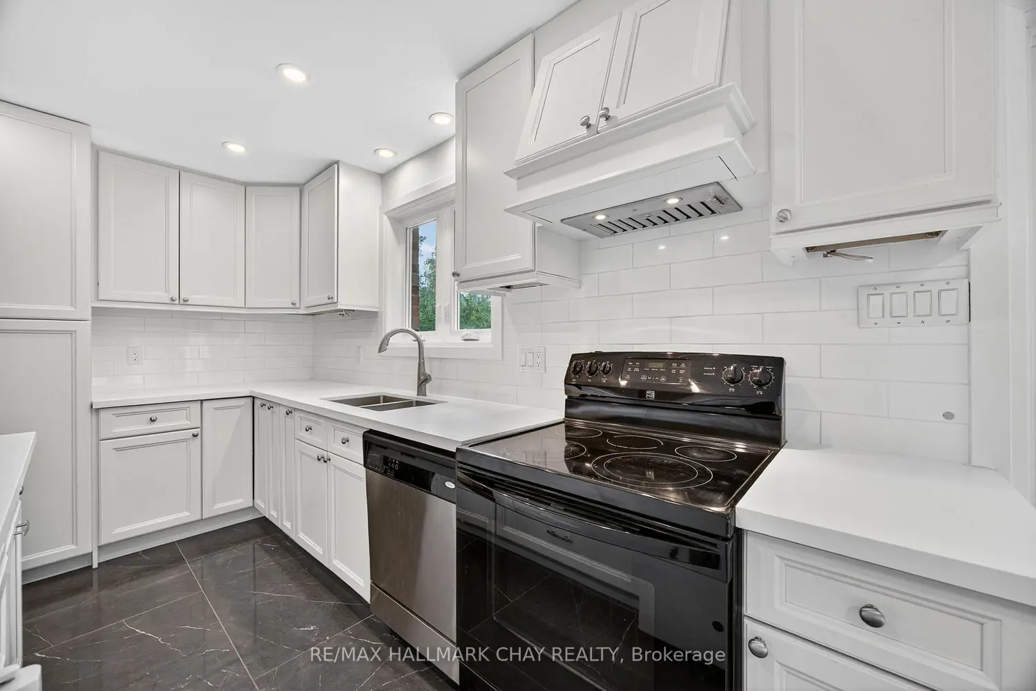 Additional image 3 of 7950 8Th Line