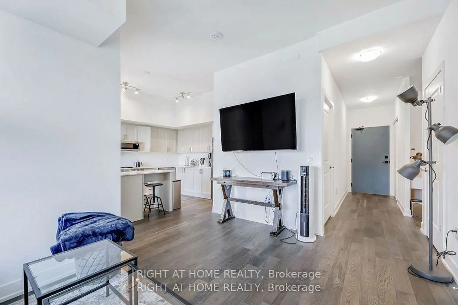 Additional image 10 of 1063 Douglas Mccurdy Common 213