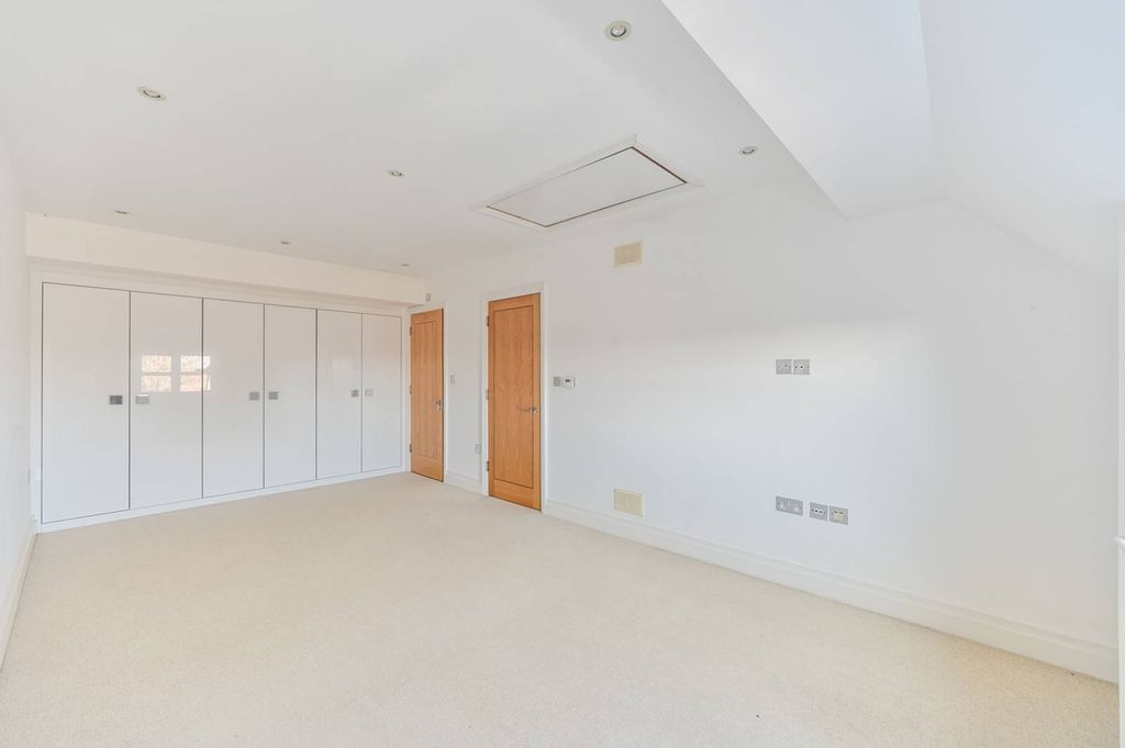 Additional image 15 of 4 bed terraced house for saleBridgeman Drive, Windsor SL4