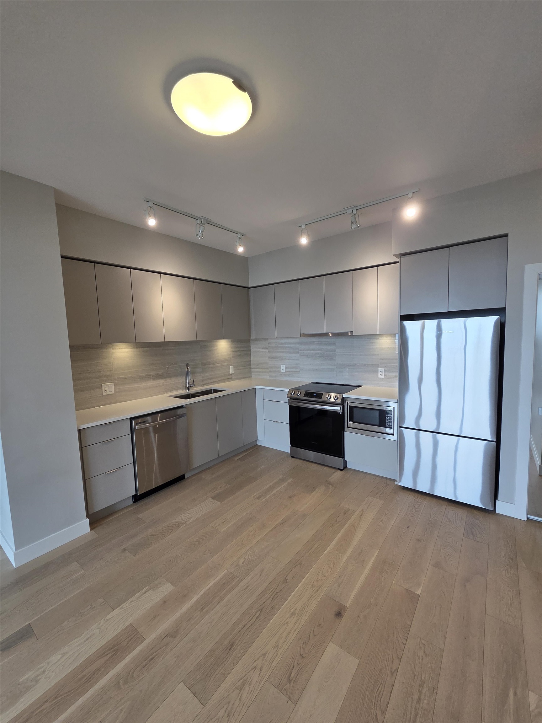 801-8761 University Crescent, Burnaby, BC, V5A 0G3