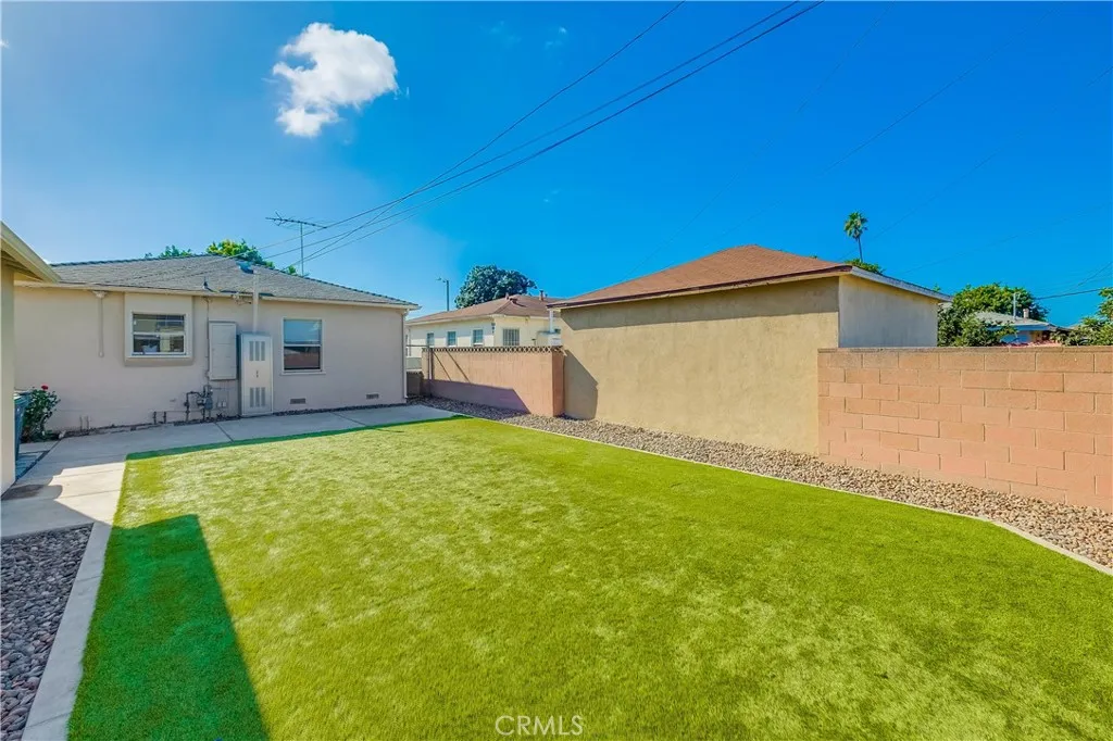 2709 E Van Buren St, Long Beach, CA 90810