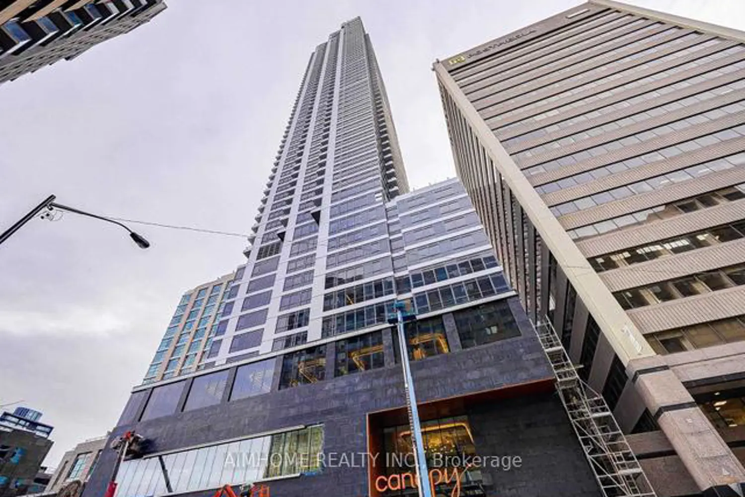 395 Bloor Street 4902
