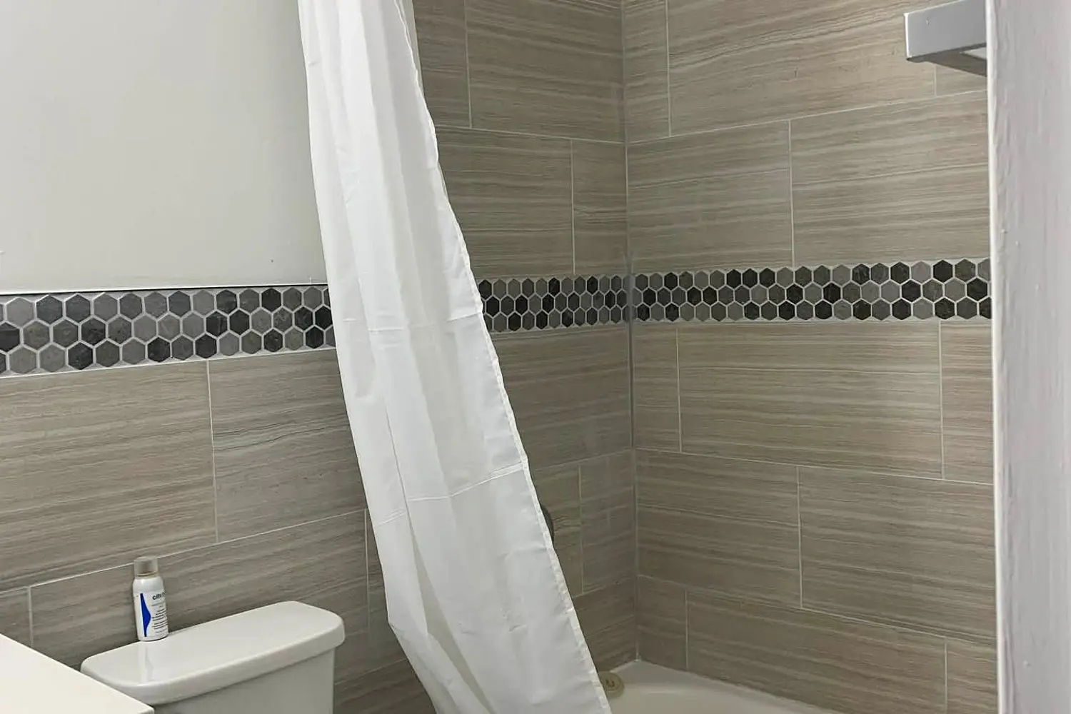 Additional image 3 of 583 Mornington Avenue 306