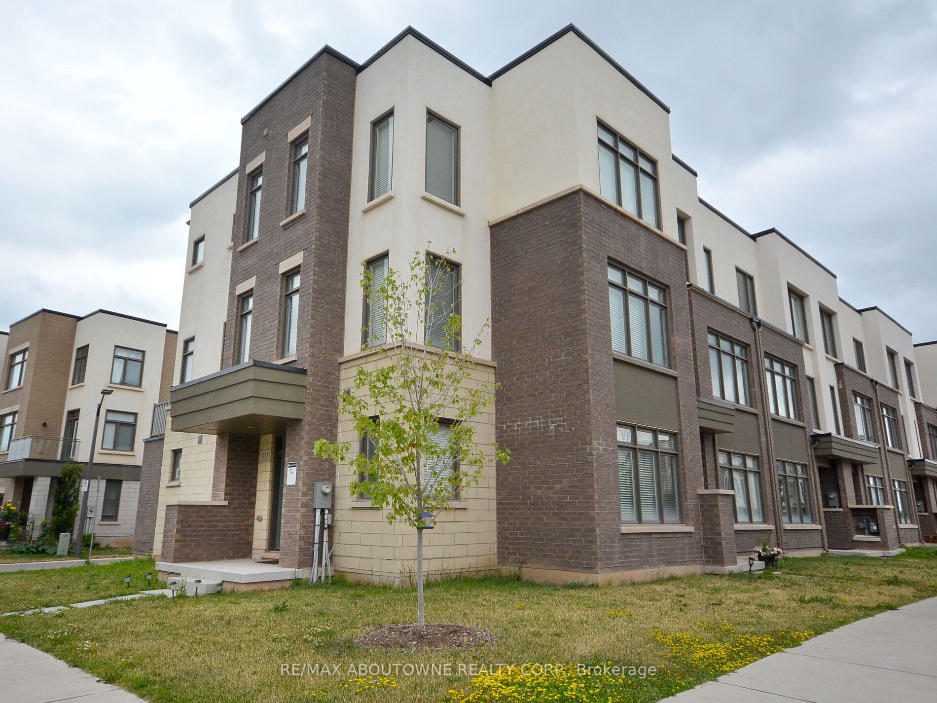 331 Squire Crescent, Oakville, ON, L6H 0L9