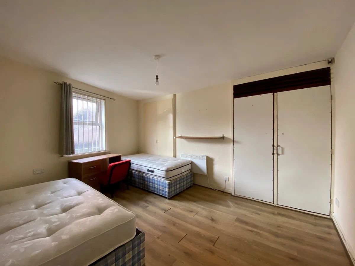 1 Bed Flat, Hyde Park Road, LS6, N1 7GU