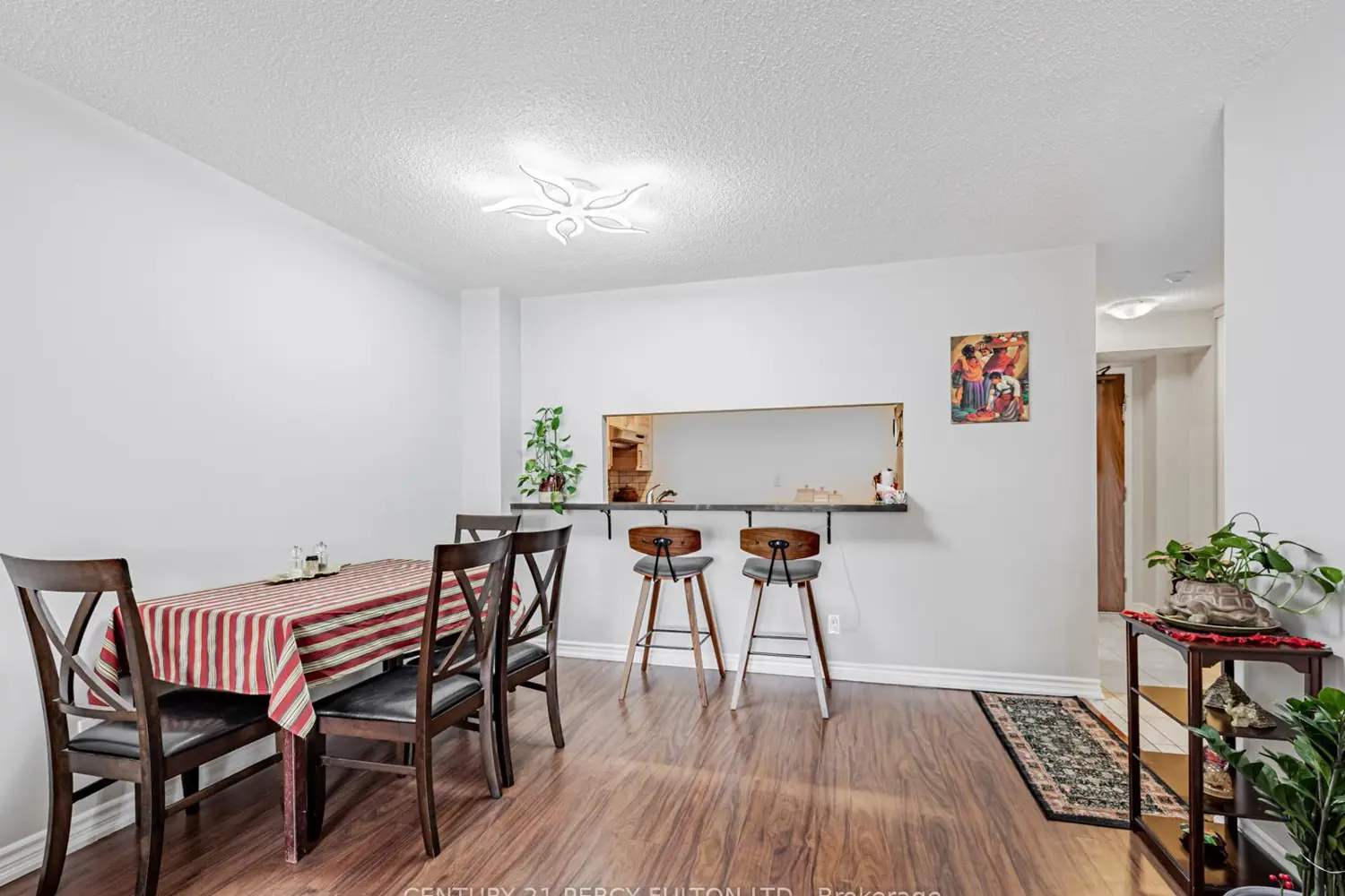 Additional image 6 of 1485 Lakeshore Road 909