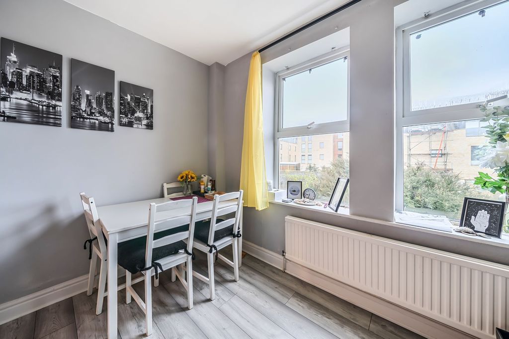 2 bed flat for saleOnega Terrace, Bath BA1 photo 5