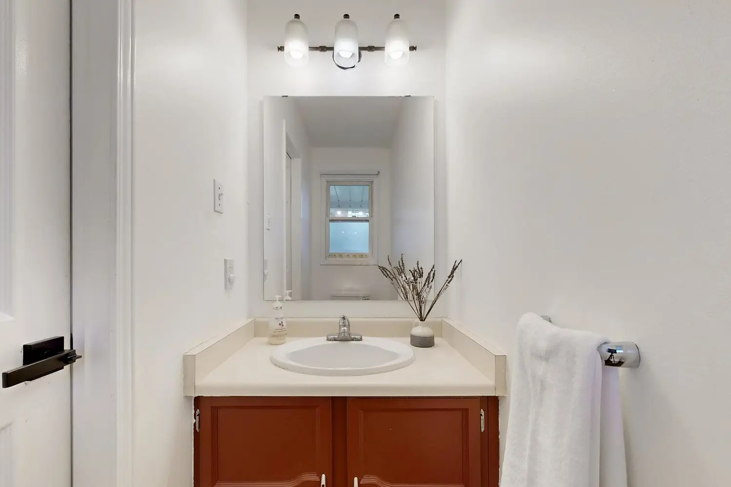 Additional image 3 of 3453 Hannibal Road