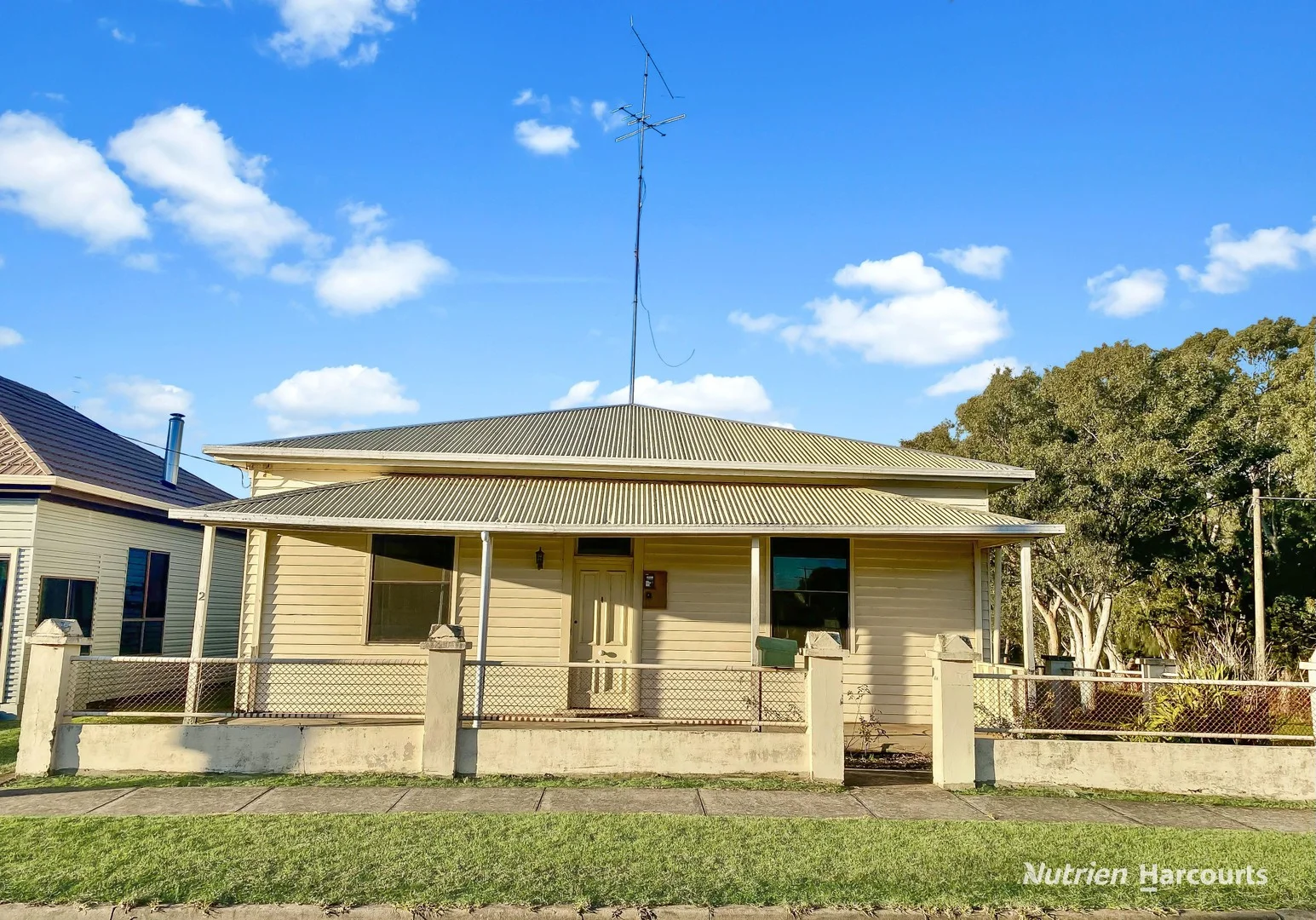 2 Clarke Street, Casterton VIC 3311