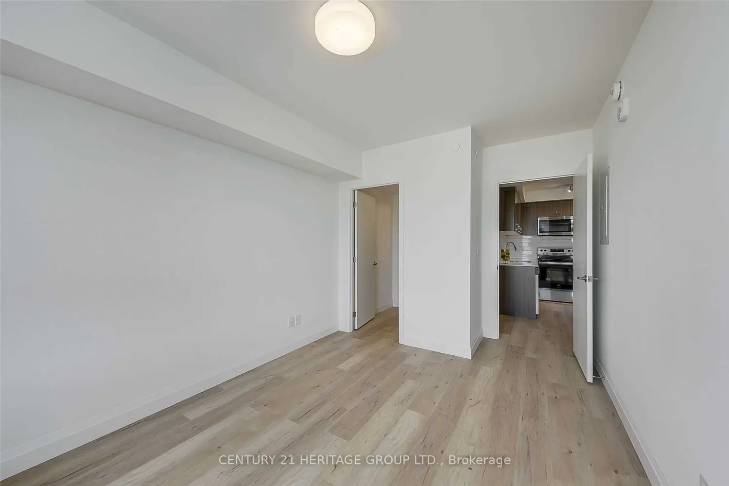 Additional image 14 of 58 Lakeside Terrace 808