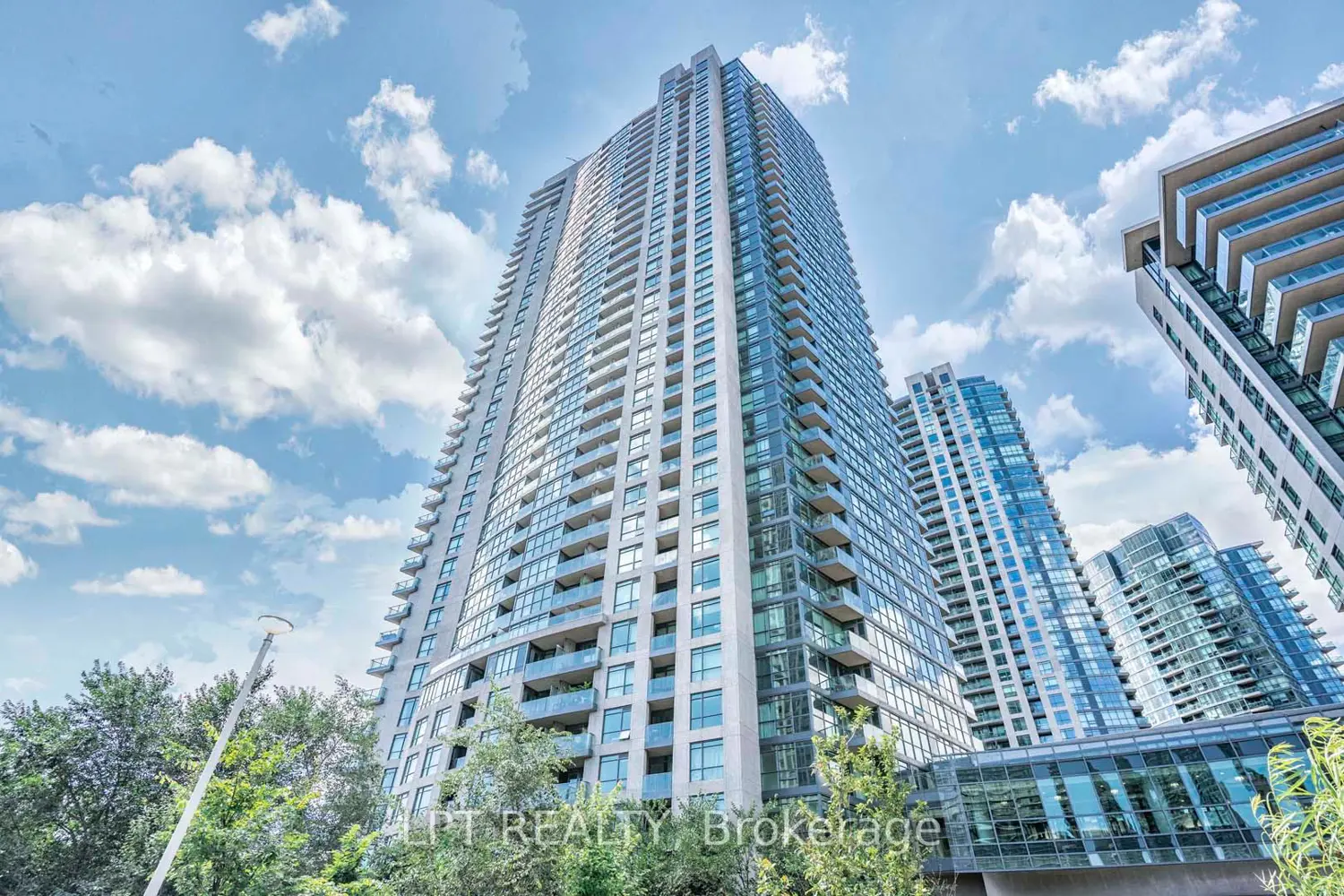 215 Fort York Boulevard 217