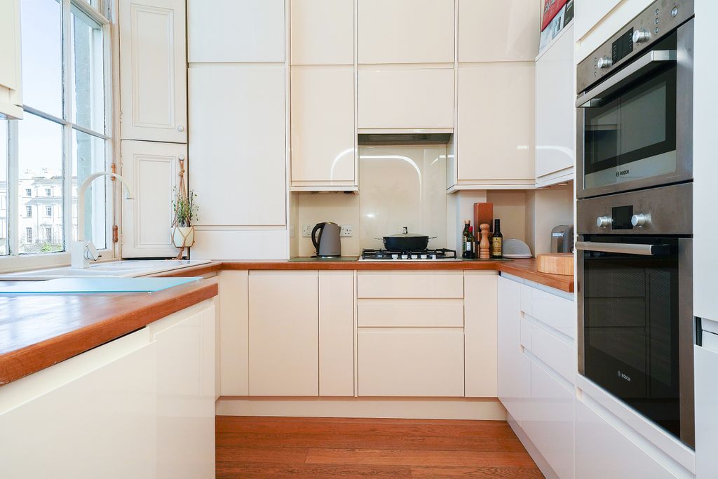 Additional image 10 of 3 bed flat for saleSuffolk Square, Cheltenham GL50