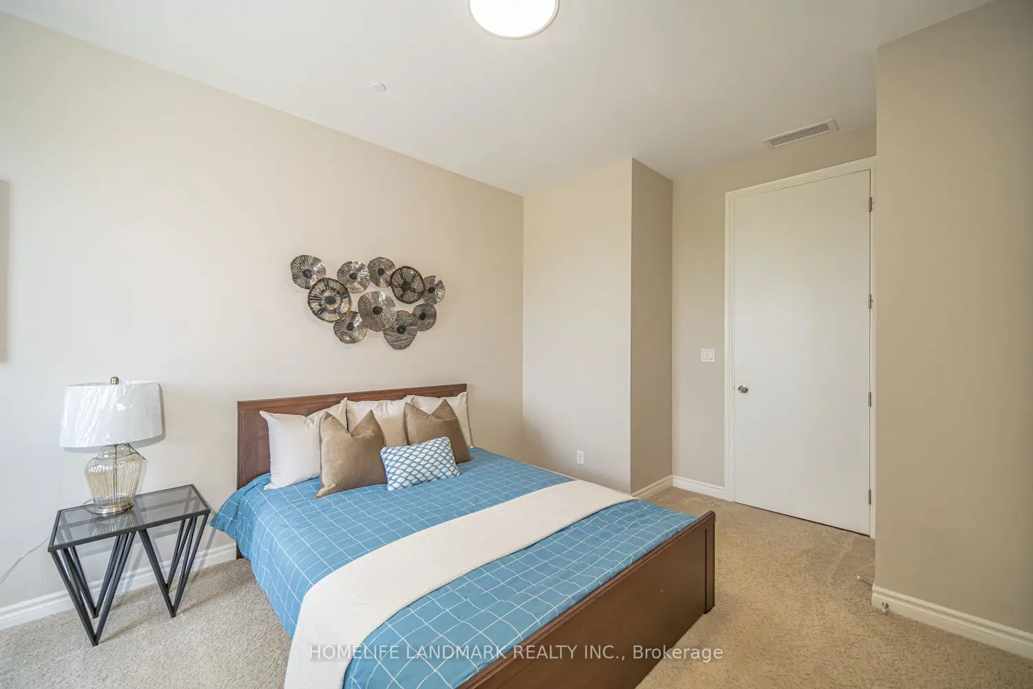 Additional image 9 of 223 Erb Street 501