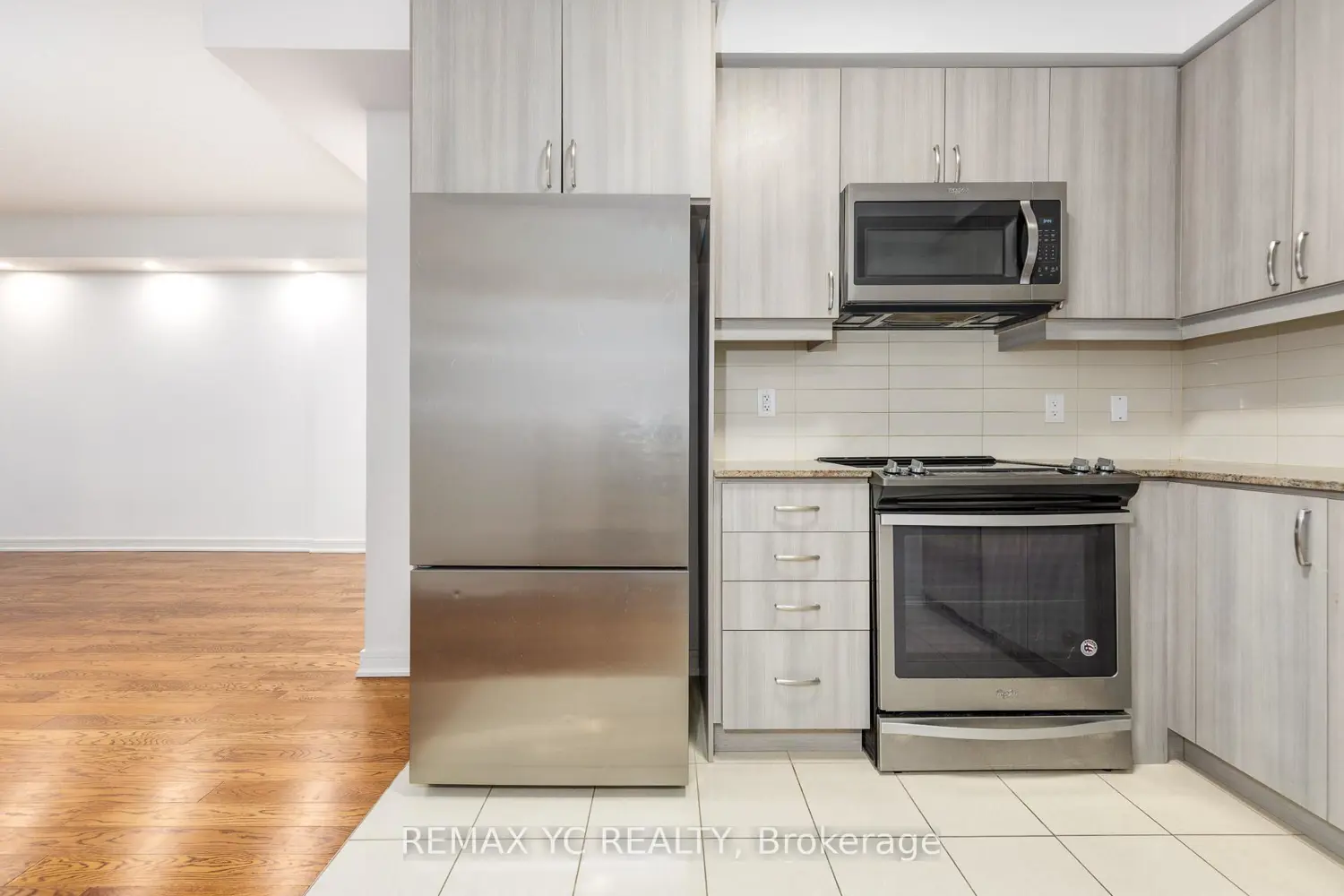 9191 Yonge Street 201 photo 2