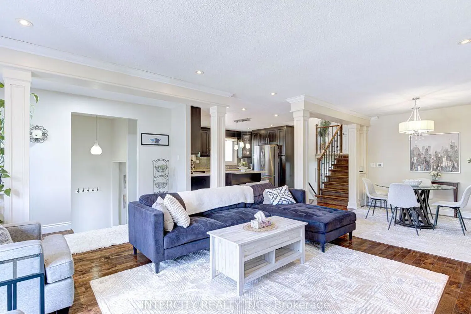 841 Coulson Avenue photo 2