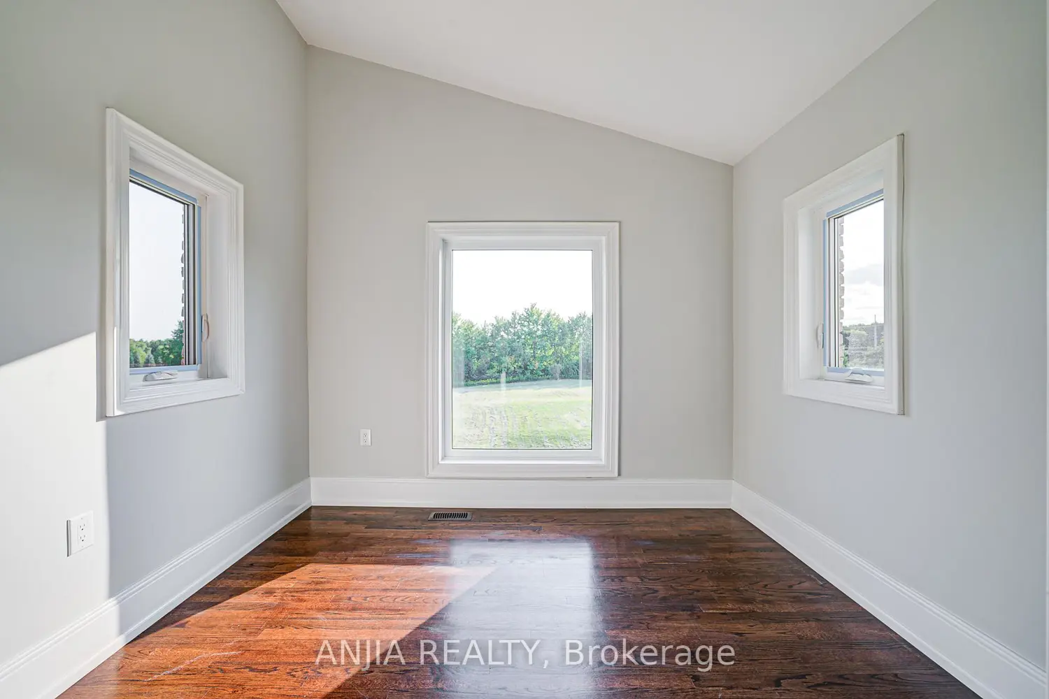 Additional image 5 of 44 Bellini Avenue