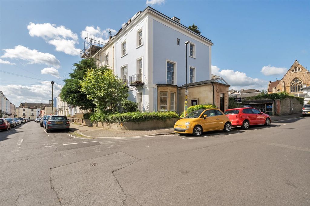 Additional image 2 of 2 bed flat for saleOakfield Road, Clifton BS8