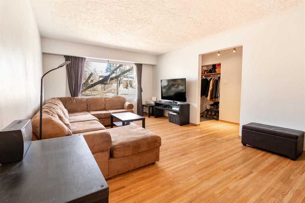 Additional image 4 of 967 Northmount Drive NW, Calgary, AB, T2L 0B1