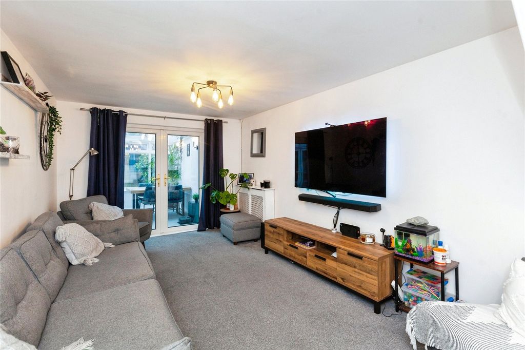 Additional image 3 of 4 bed semi-detached house for saleCox Green Lane, Maidenhead, Berkshire SL6