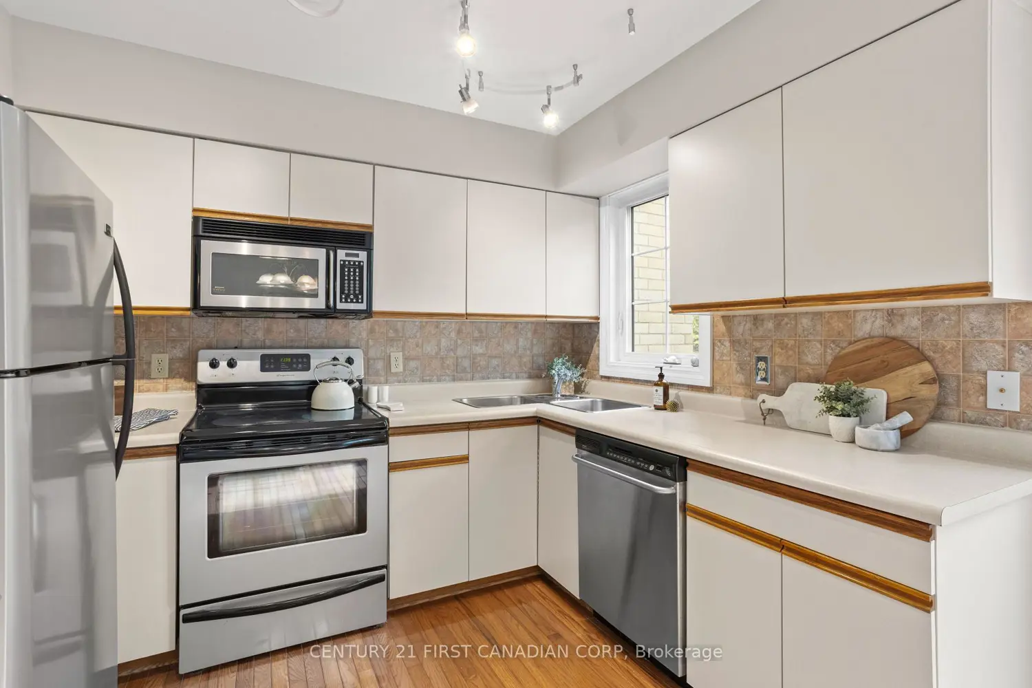 Additional image 6 of 1399 Commissioners Road 30