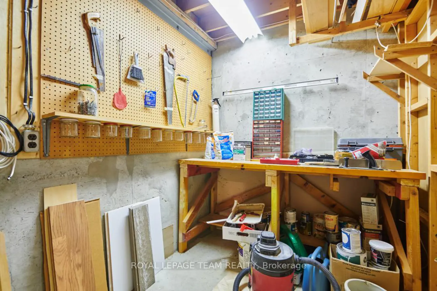 Additional image 19 of 1137 Ambleside Drive 16