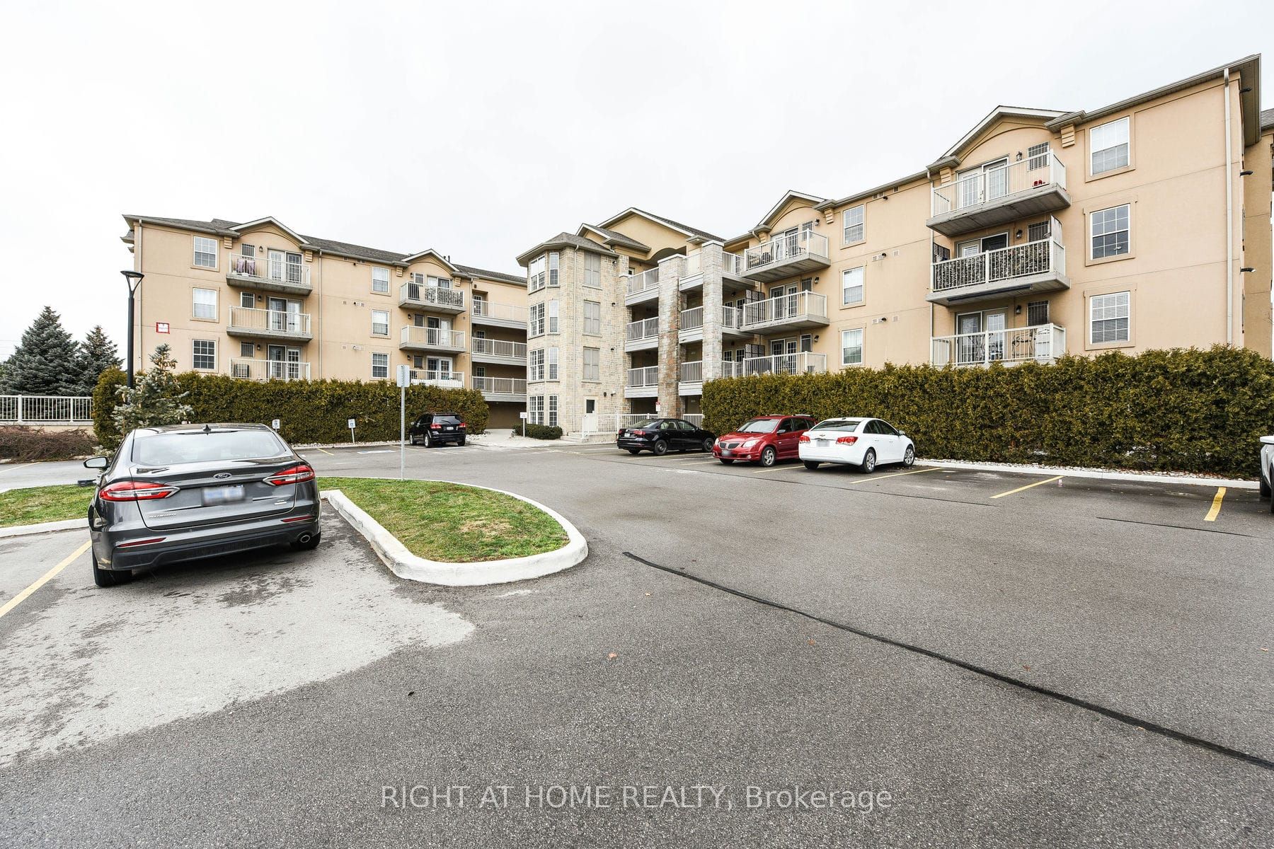 301-1480 Bishops Gate, Oakville, ON, L6M 4N4