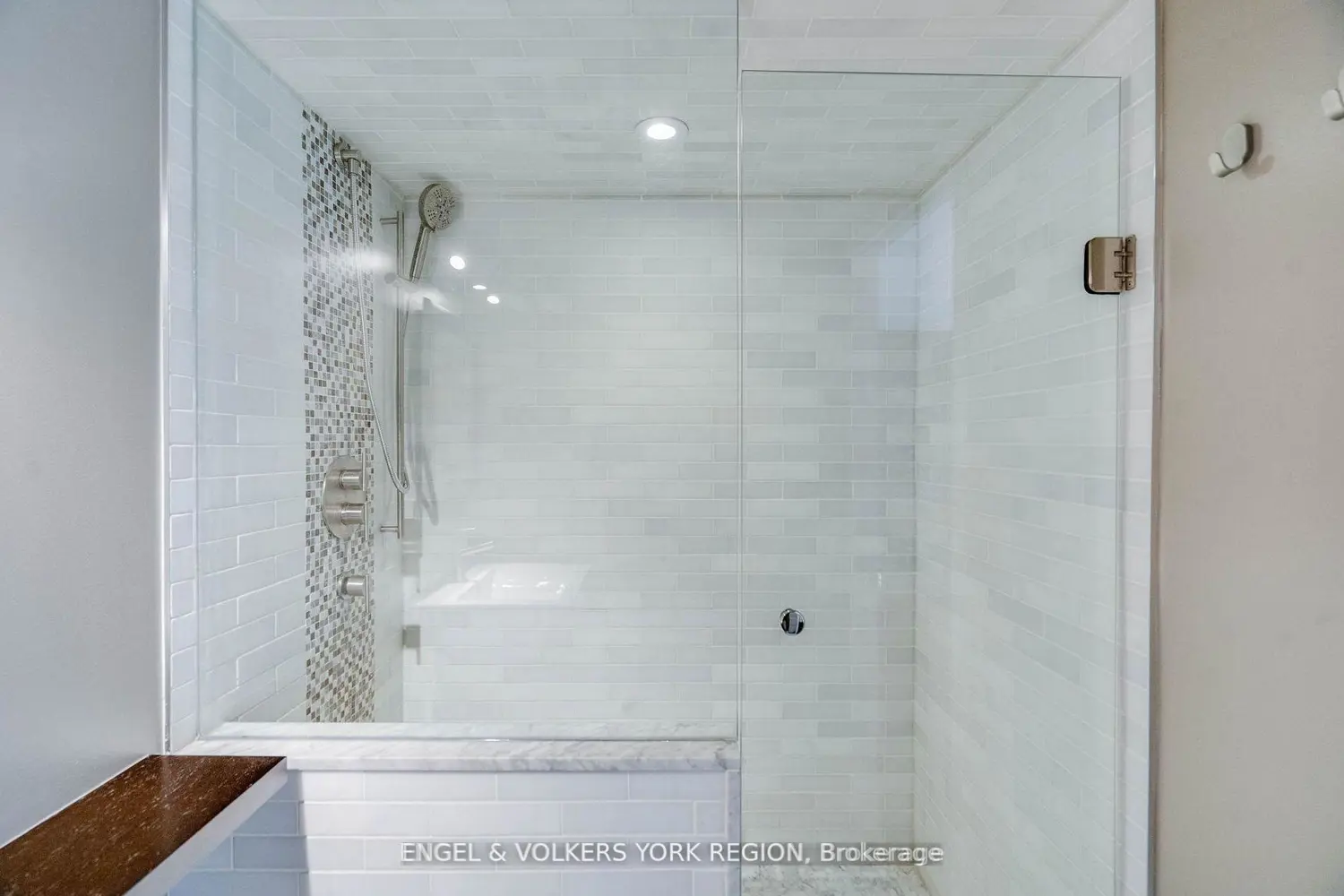 Additional image 15 of 1174 Yonge Street 203
