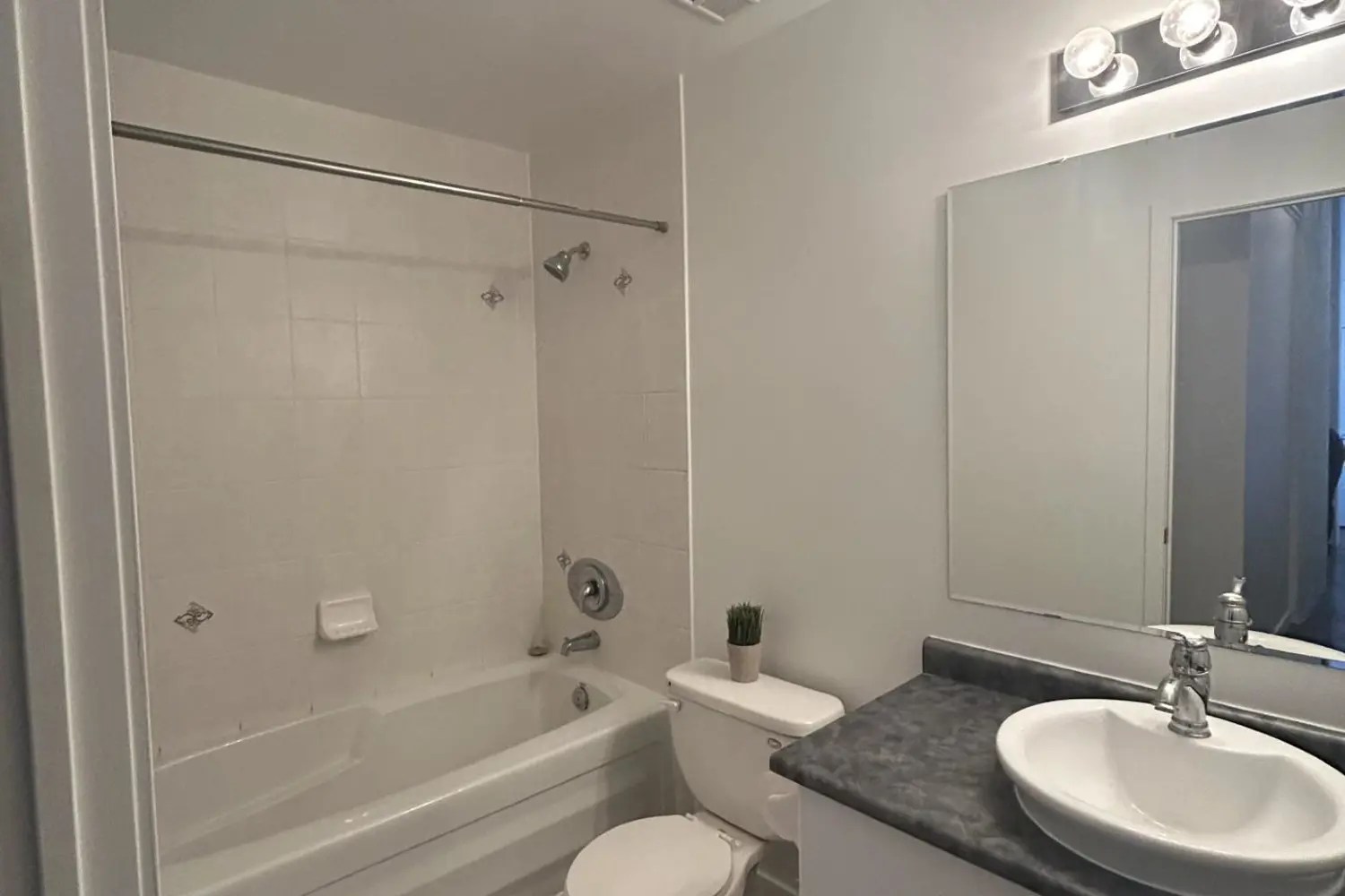 Additional image 15 of 410 King Street 207