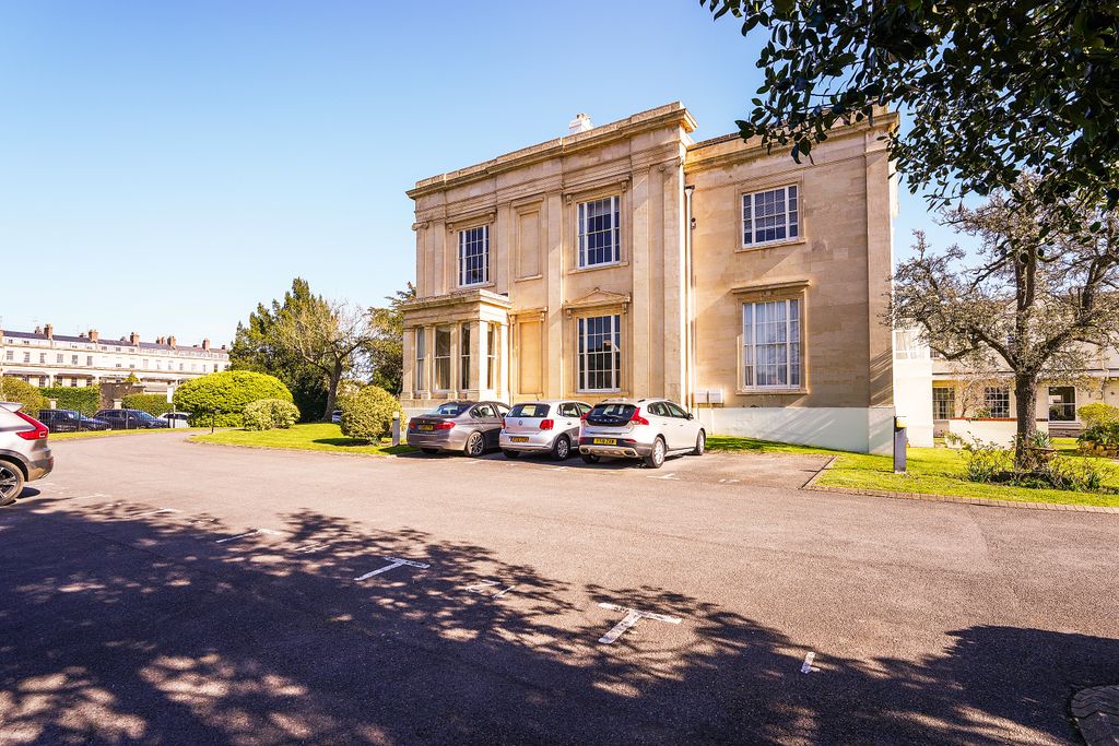 Additional image 18 of 3 bed flat for saleSuffolk Square, Cheltenham GL50