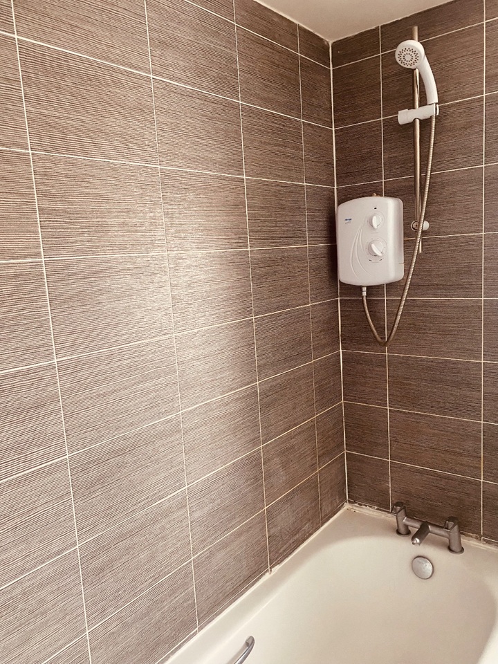 Additional image 3 of Room in a Shared House, South Parkway, LS14, N1 7GU