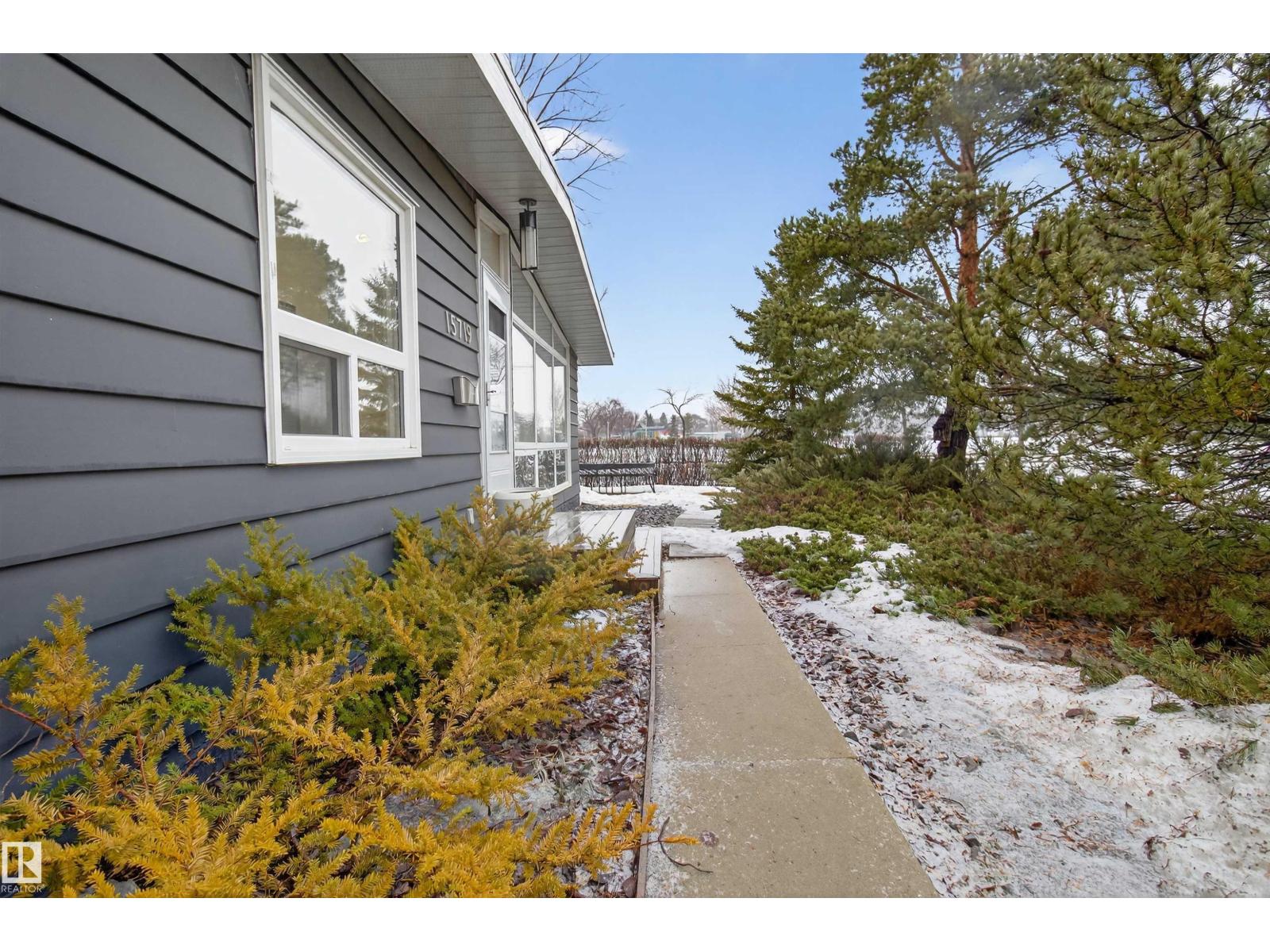 Additional image 3 of 15719 89a Avenue NW, Edmonton, AB, T5R4T1