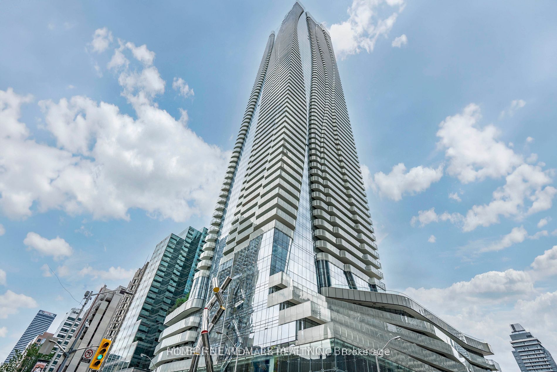 2101-1 Bloor Street E, Toronto, ON, M4W 1A9
