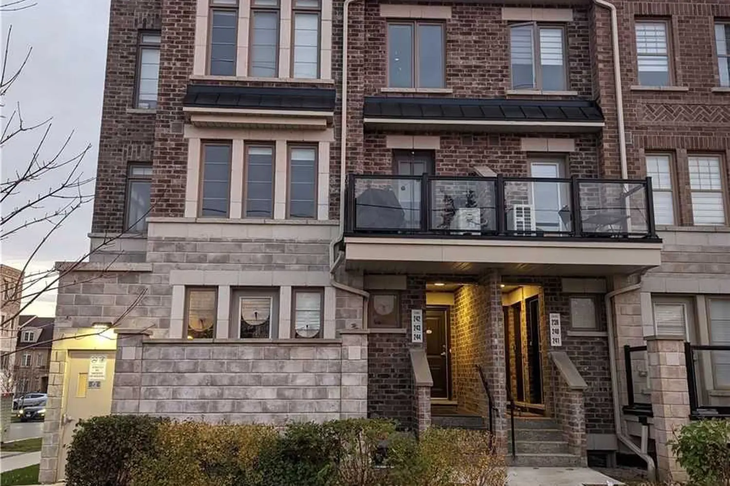 2335 Sheppard Avenue 241