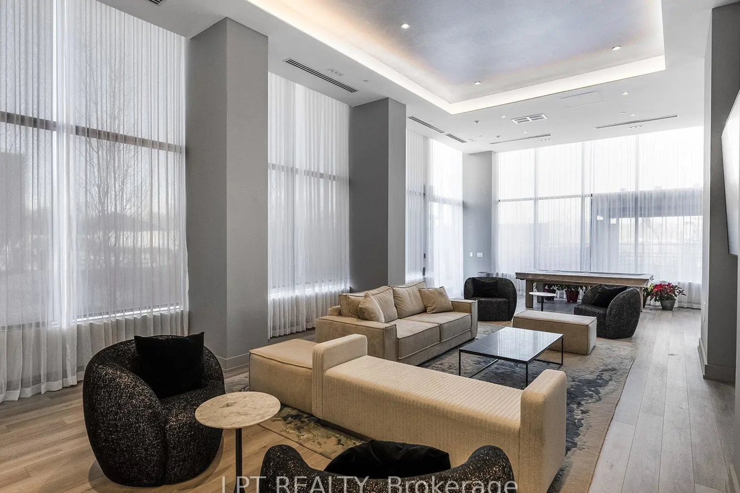 Additional image 18 of 1063 Douglas Mccurdy Common 615