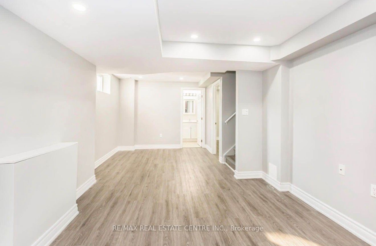 Additional image 5 of 689 Ambroise Crescent, Milton, ON, L9T 0M4