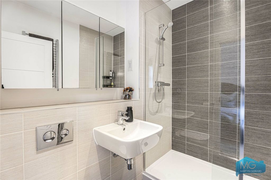 Additional image 4 of 2 bed flat for saleCollison Avenue, Barnet EN5