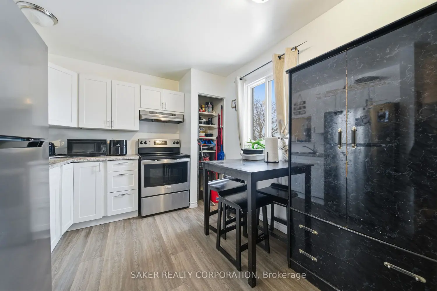 Additional image 5 of 141 Simcoe Street