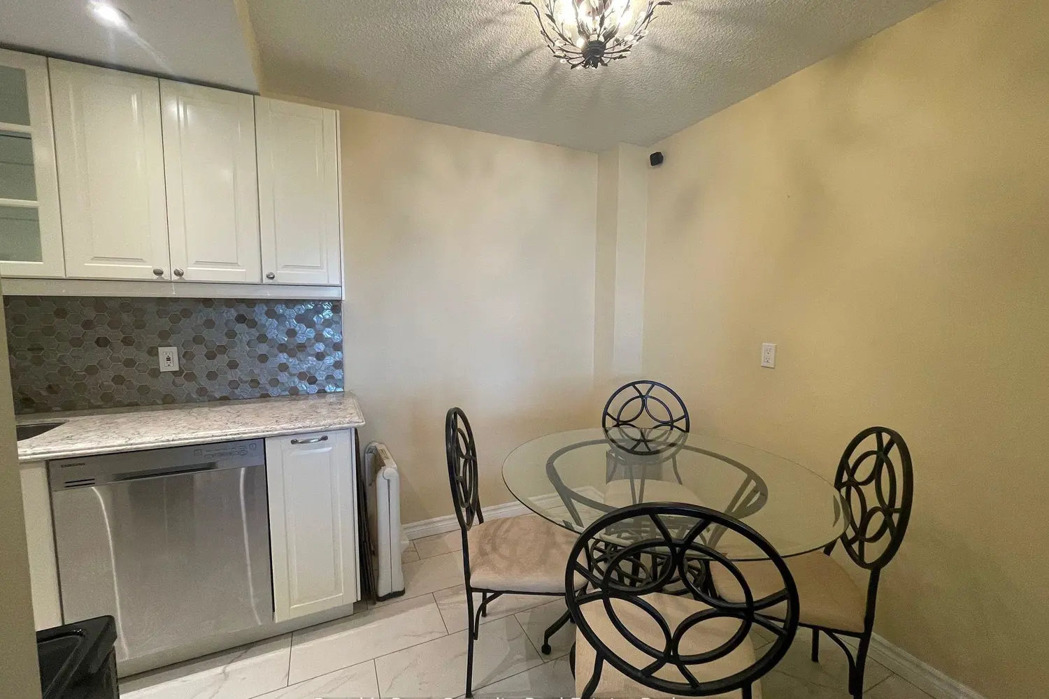 Additional image 6 of 2556 Argyle Road 805