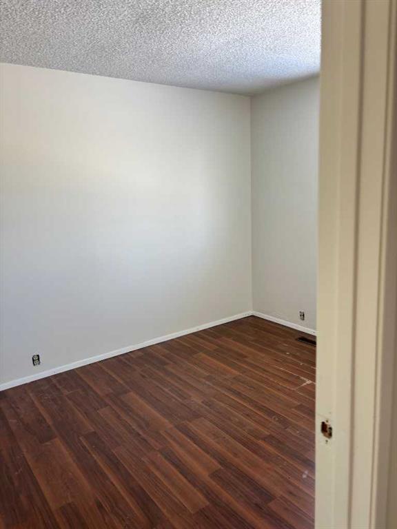 Additional image 3 of 128 Dovercrest Way SE, Calgary, AB, T2B 2L9