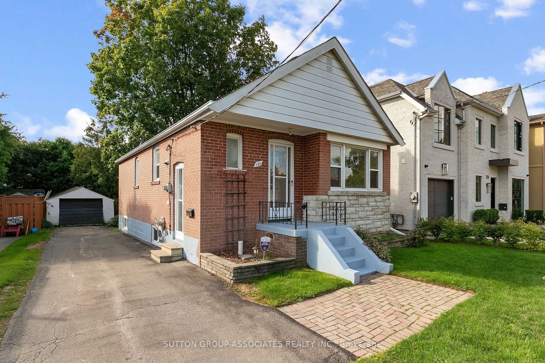 121 Yardley Avenue, Toronto, ON, M4B 2B3
