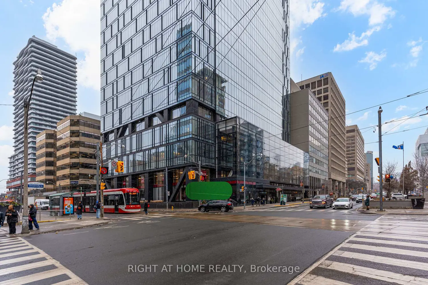 488 University Avenue 4702