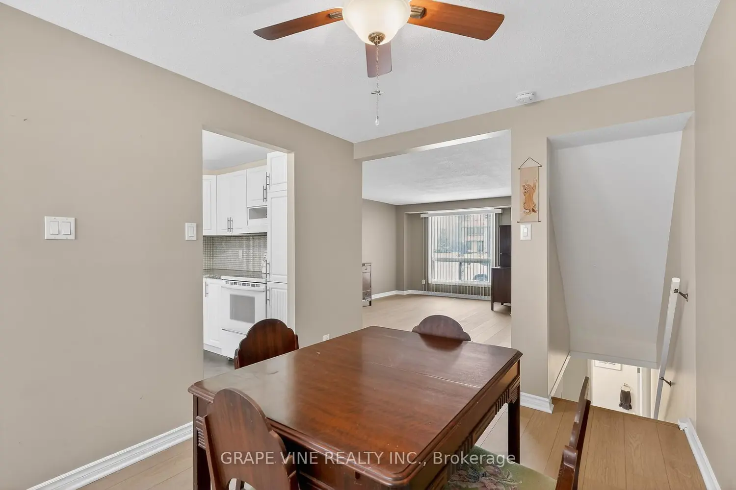 6885 Bilberry Drive photo 3