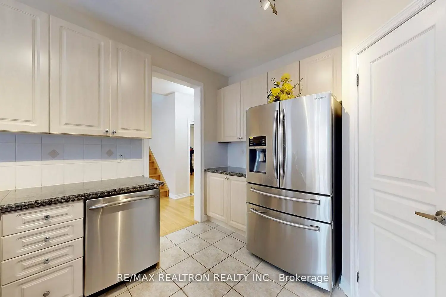 222 Silver Maple Road photo 3
