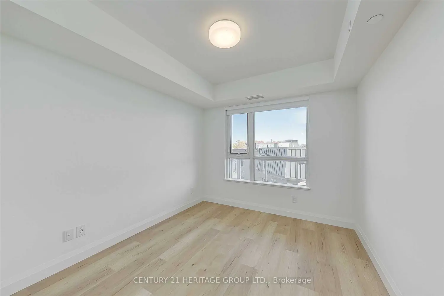 Additional image 13 of 58 Lakeside Terrace 808