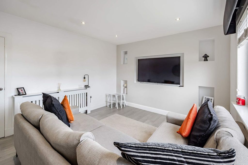 Additional image 3 of 2 bed flat for saleAlbert Avenue, Grangemouth FK3
