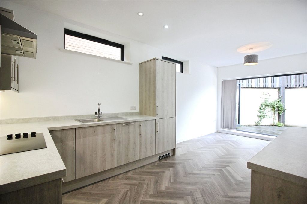 Additional image 3 of 2 bed flat for saleWatlington Street, Reading RG1