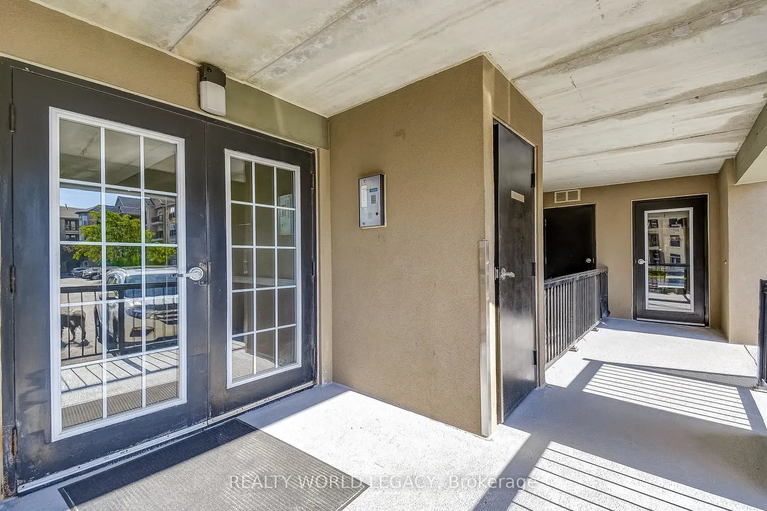 Additional image 4 of 2055 Appleby Line 103